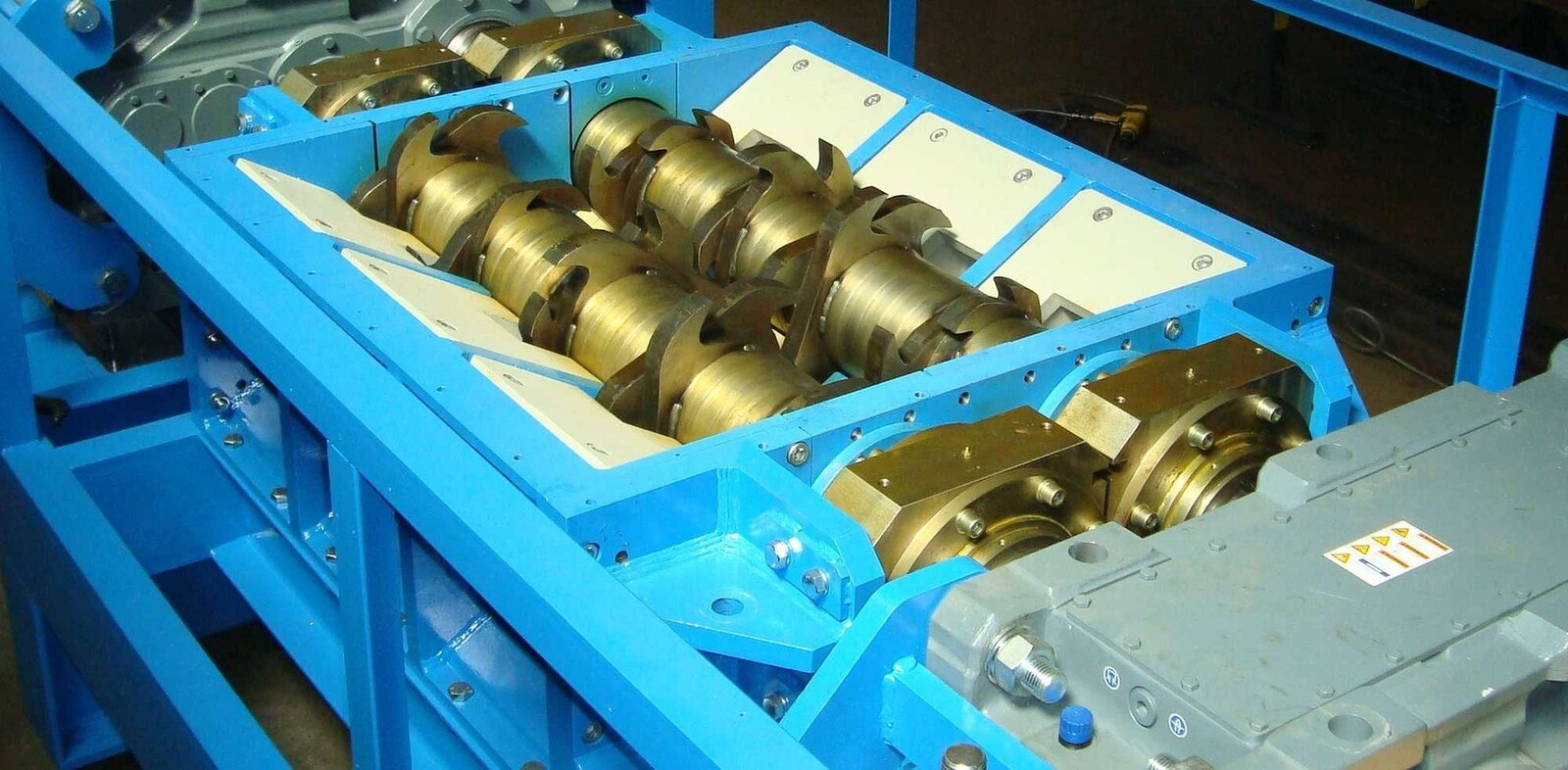 Die Schneidwerksgröße des RM1350/2 variiert in der Länge je nach Anwendung von 1.500 bis 2.500 mm. Die Breite beträgt 1.350 mm, kann aber auch kundenspezifisch angepasst werden.