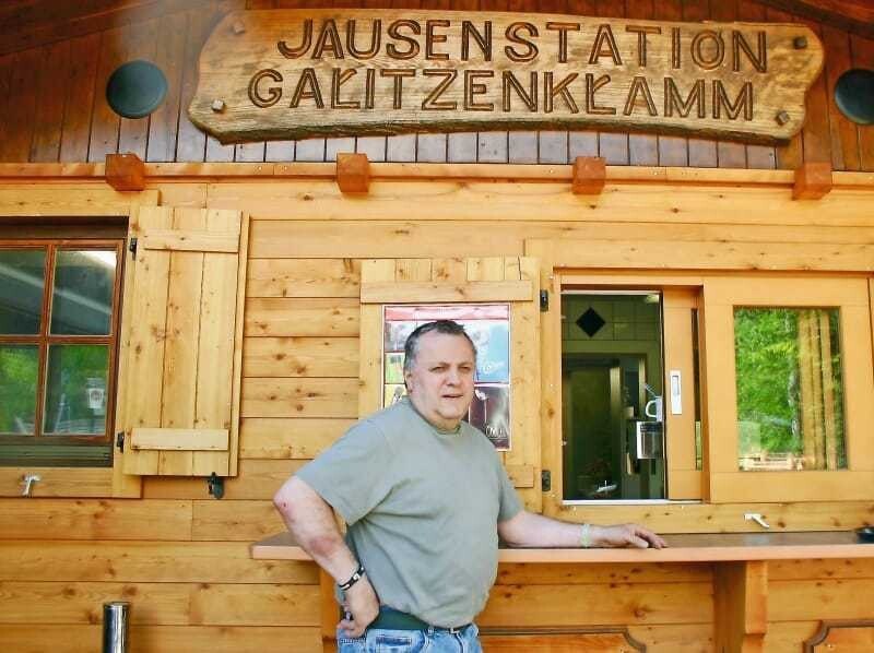 © Dieter Mayr-Hassler Neuanfang: Gastwirt Kurt Fritzer stand vor den Trümmern seiner Existenz.