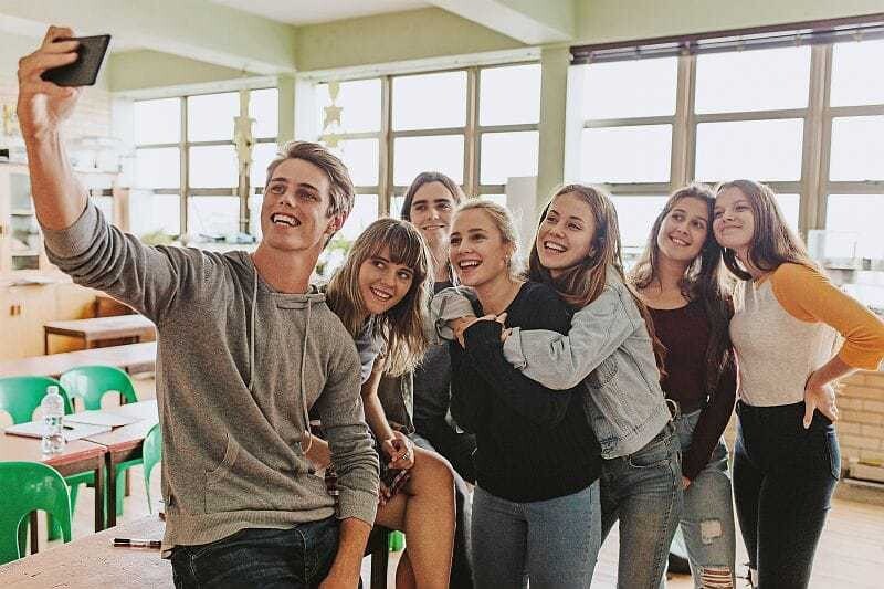 Das Rauchen und der Alkoholkonsum nehmen unter Jugendlichen ab, dafür werden Übergewicht und Stress auch schon in jungen Jahren kritischer.