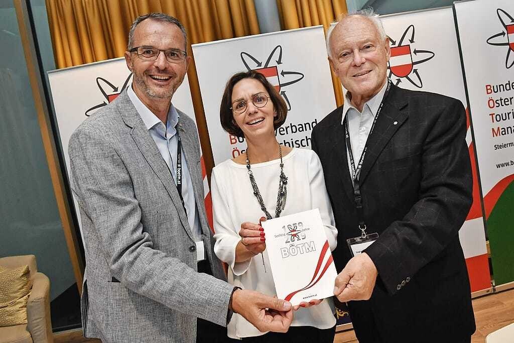 BÖTM-Präsident Josef Schirgi, Ulrike Rauch-Keschmann (Bundesministerium f. Tourismus), Sieghard Baier (Ehrenpräsident BÖTM).