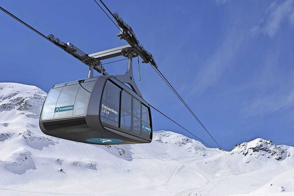 Die neue "Falginjochbahn" ist das windstabilste System am Markt und transportiert Skifahrer bis zum Falginjoch auf 3.113 m.