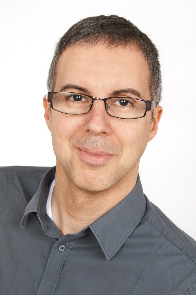 © ÖW Manfred Huber ist seit Anfang 2018 in der Abteilung Unternehmenskommunikation der ÖW, u. a. als Chefredakteur des ÖW-Branchenmagazins „bulletin“. Davor war er langjähriger IT-Journalist und zuletzt Chefredakteur von E-MEDIA. Privat bloggt er über Virtual Reality unter www.godoculus.at.