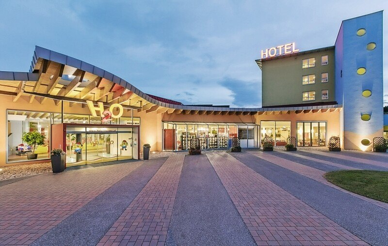 Am Qualitätslevel will man festhalten, fünf Umbaustufen im Hotel- und Thermenbereich hat der Betrieb hinter sich. Renovierungen und Ausbesserungen werden jährlich durchgeführt.