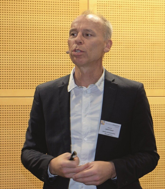 © PETER SEIPEL Keynote-Speaker Stefan Bratzel sieht den traditionellen Autoherstellern die Felle davonschwimmen.