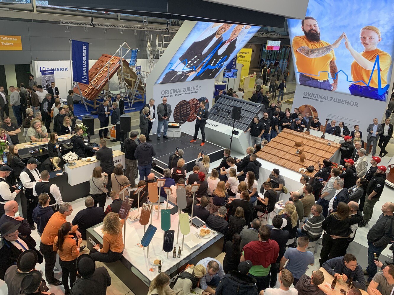Großes Interesse an der Verleihung des Creaton Influencer Award auf der Dach+Holz International.