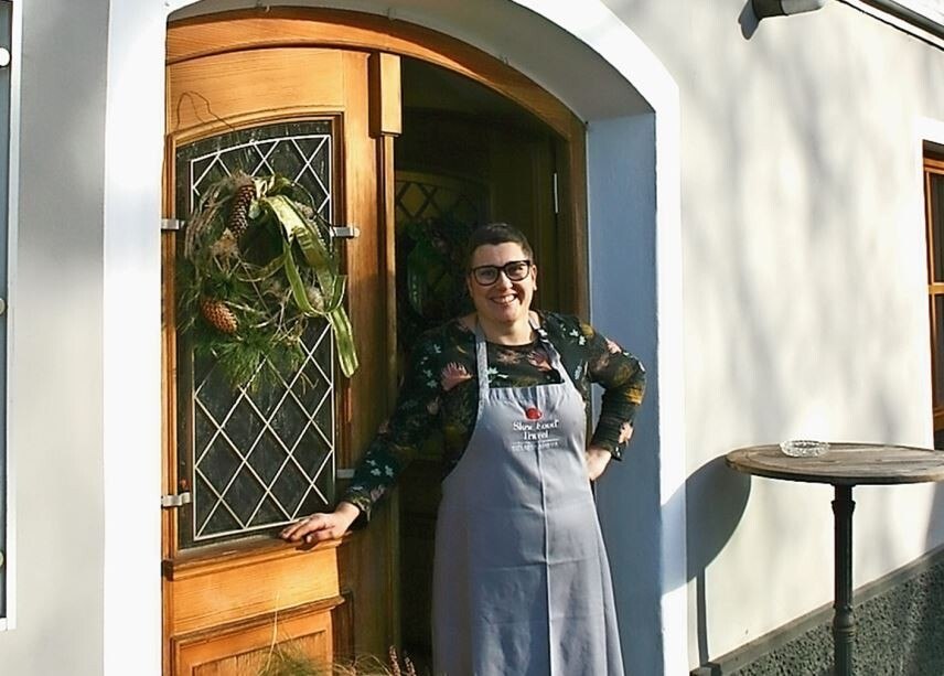 Ingeborg Daberer führt mit ihrer Schwester das Gasthaus. Der Ehemann kümmert sich um die Landwirtschaft.