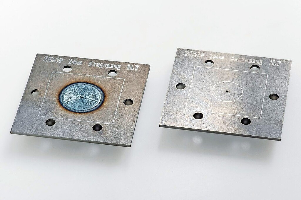 © Fraunhofer ILT, Aachen Mittels Laserauftragschweißen lassen sich Verstärkungen mit höchster geometrischer Flexibilität auftragen – gezeigt sind hier eine verstärkte Kragenzugprobe mit Patches aus Stahl (links) und eine nicht verstärkte Probe (rechts).