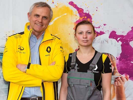 Lehrling Eva (r.) mit Sonnleitner-Geschäftsführer Max Sonnleitner.