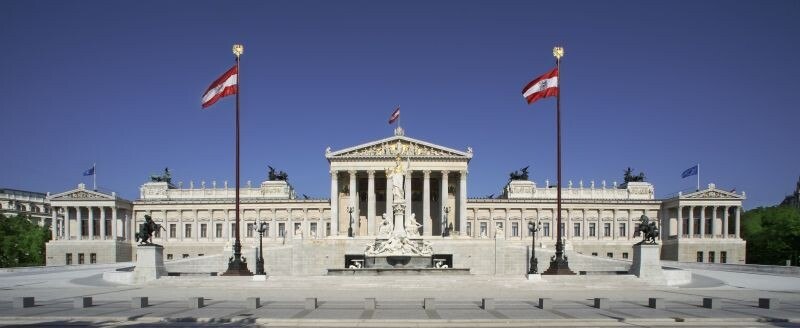Die Parlamentarier haben die Erhöhung der Tabaksteuer und damit auch die höheren Zigarettenpreise kurzfristig in den Oktober dieses Jahres verschoben.