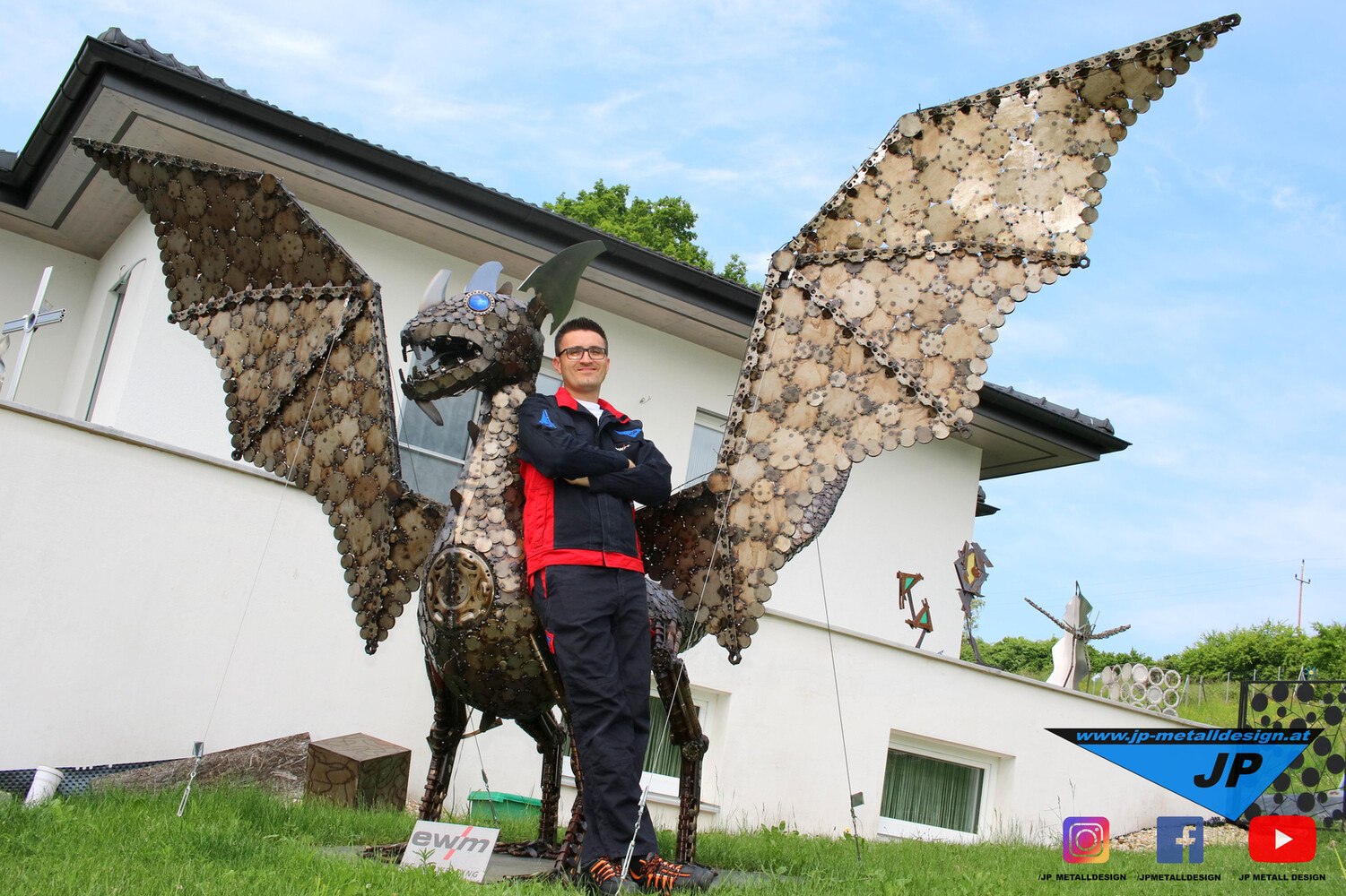 Das bislang spektakulärste Projekt von Jürgen Pendl: ein feuerspuckender Drache.  Mit JP Metall Design hat der Stegersbacher sein Hobby Schweißen nun zum Nebenberuf gemacht.