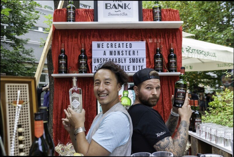© Wolfgang Schmid 1000 Besucher ließen sich von der Lebensfreude der Bars anstecken.