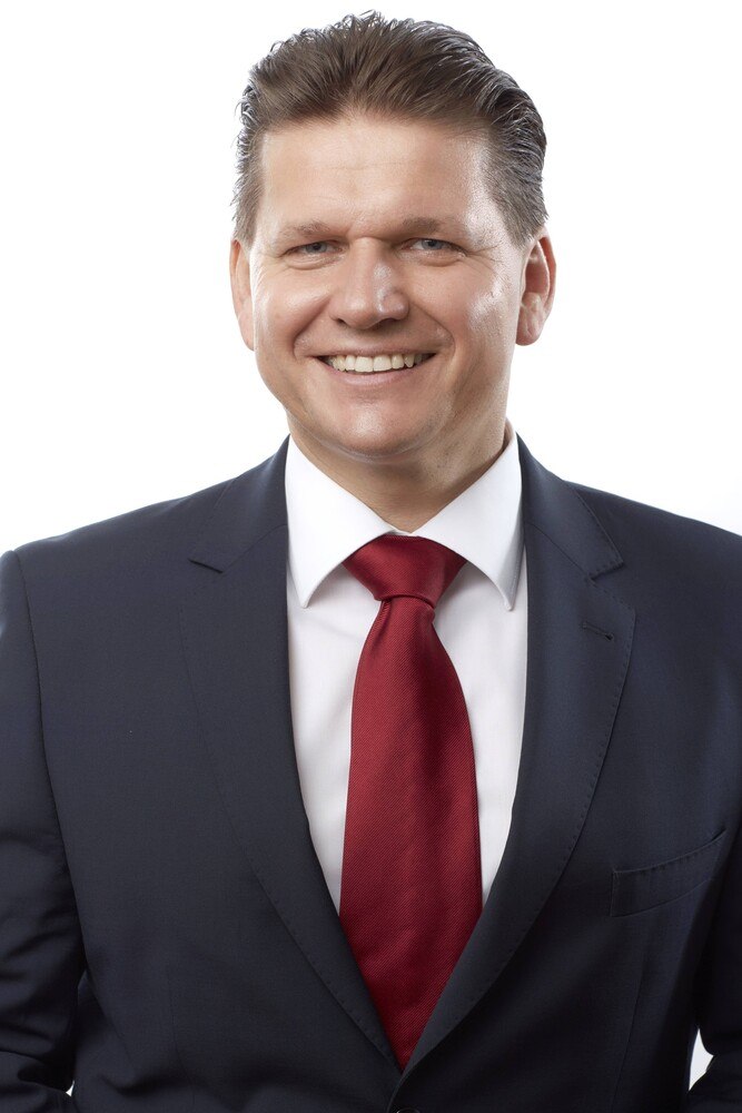 © Schoellerbank „Wer über Geld spricht, lernt überdies seine Finanzen zu ordnen und sein Vermögen zu managen“, ist Mag. Helmut Siegler, Vorstandsvorsitzender des Verbandes Financial Planners und Vorstandsmitglied der Schoellerbank AG, überzeugt.