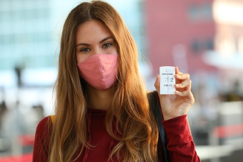 Der Schnell-Test darf nur von medizinischem Fachpersonal durchgeführt werden, es gibt keinen Privatverkauf im Einzelhandel.