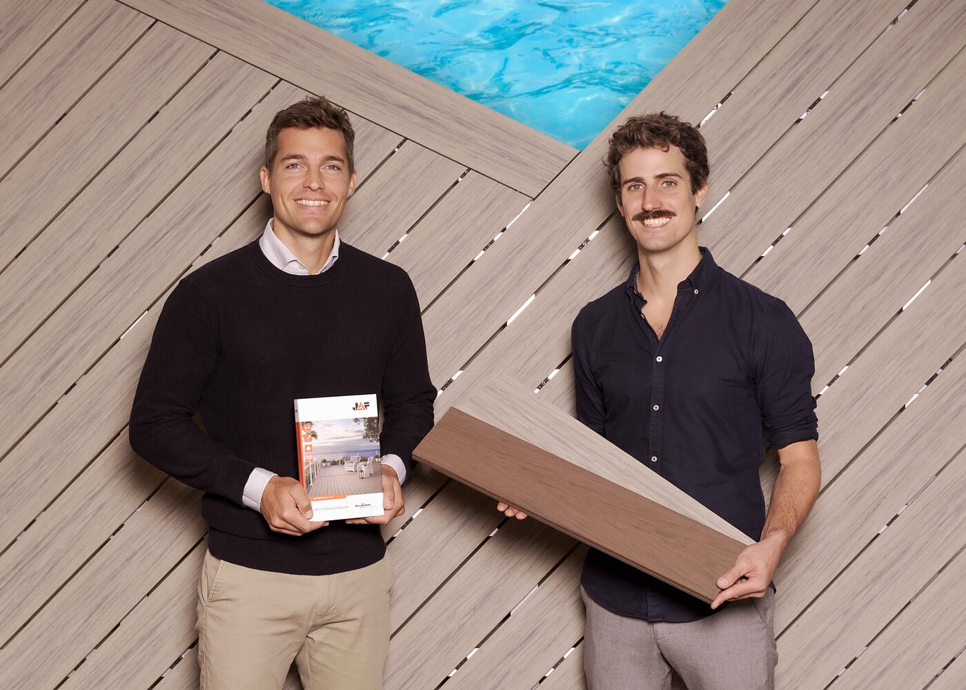 Dominik Füreder, Internationaler Produktmanager für Terrassen und Sebastian Vogler (JAF/Internationale Vertriebsentwicklung) bei der Präsentation der neuen Terrassendielen.