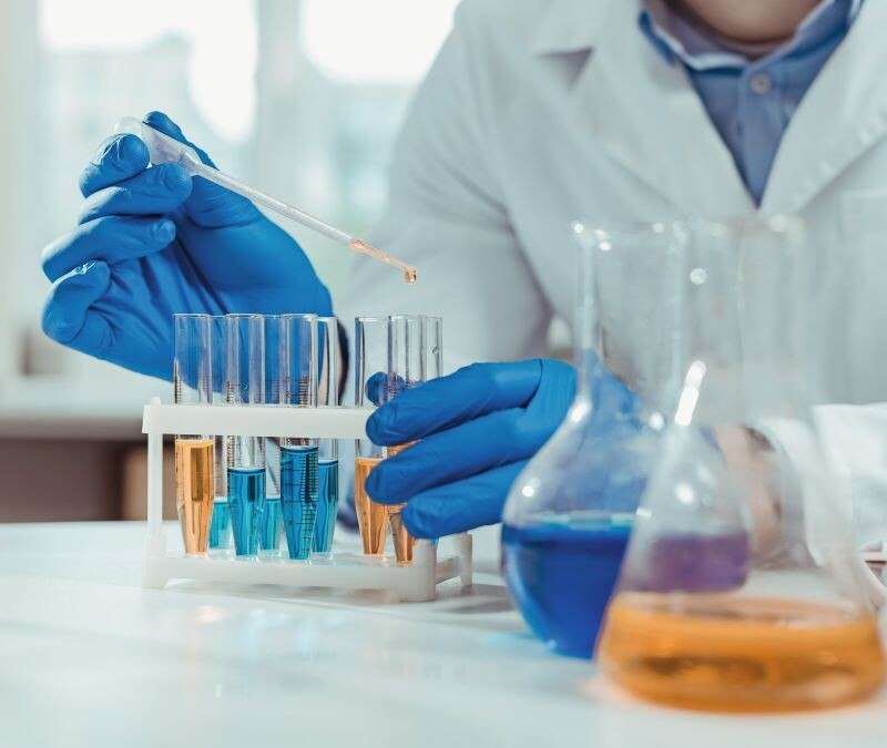 Chemische Untersuchungsämter in Deutschland nahmen zahlreiche Hanfliquids genau unter die Lupe.