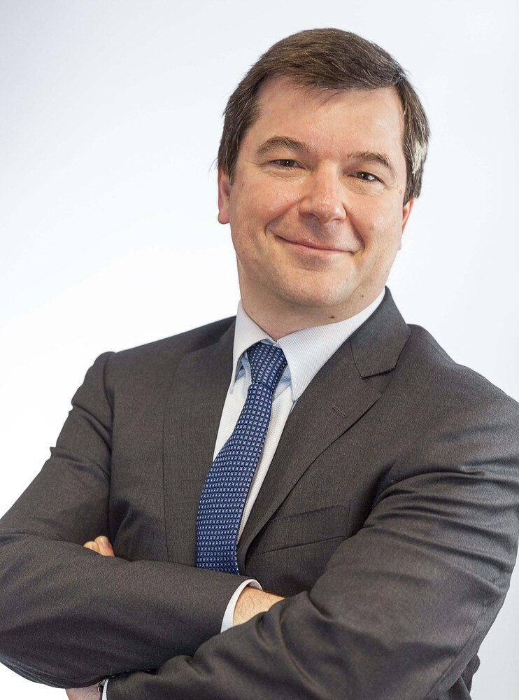 Laurent Musy, CEO von Terreal: „Die Übernahme von Creaton bedeutet für Terreal eine deutliche Transformation, indem wir die Größe und den Umfang unseres Unternehmens erheblich ausdehnen, um zum europäischen Marktführer für Tondachziegel zu werden“.