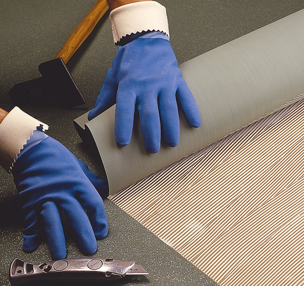Vielseitig einsetzbar für ein hohes Belagsspektrum: Ultrabond Eco 4SP von Mapei.