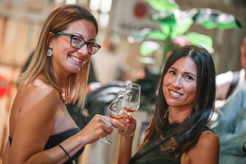 40 Produzenten und Aussteller aus aller Welt präsentieren am Rumfestival ihre Produkte.