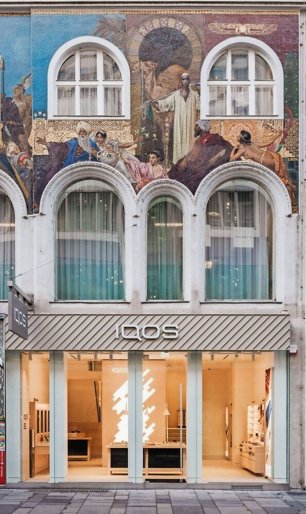 Das 130 Quadratmeter große moderne Lokal im historischen Ambiente bezeichnet sich selbst bescheiden als "Boutique", nicht "Flagship Store".
© Stefan Gergely Das 130 Quadratmeter große moderne Lokal im historischen Ambiente bezeichnet sich selbst bescheiden als "Boutique", nicht "Flagship Store".