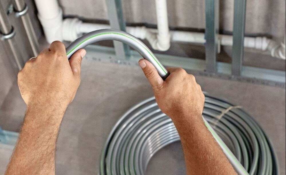 © Ke Kelit Steelox vereint die bewährten Produkte des Kunststoffrohrsystems Kelox mit dem Edelstahlrohrsystem Steelfix in einer neuartigen Produktsymbiose.