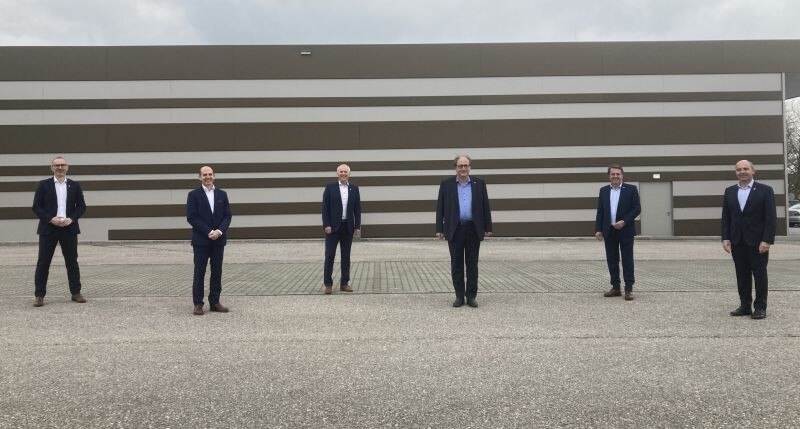 v.l.n.r.: Bundesgremialobmann Josef PRIRSCHL, MVG-Geschäftsführer Mag. Hannes HOFER, stv. Bundesgremial- und stv. Landesgremialobmann NÖ Otmar SCHWARZENBOHLER,  Landesgremialobmann und CEDT Präsident Peter SCHWEINSCHWALLER, WKNÖ-Präsident KommR Wolfgang ECKER, Präsident d. französischen Tabakeinzelhändler Philippe COY