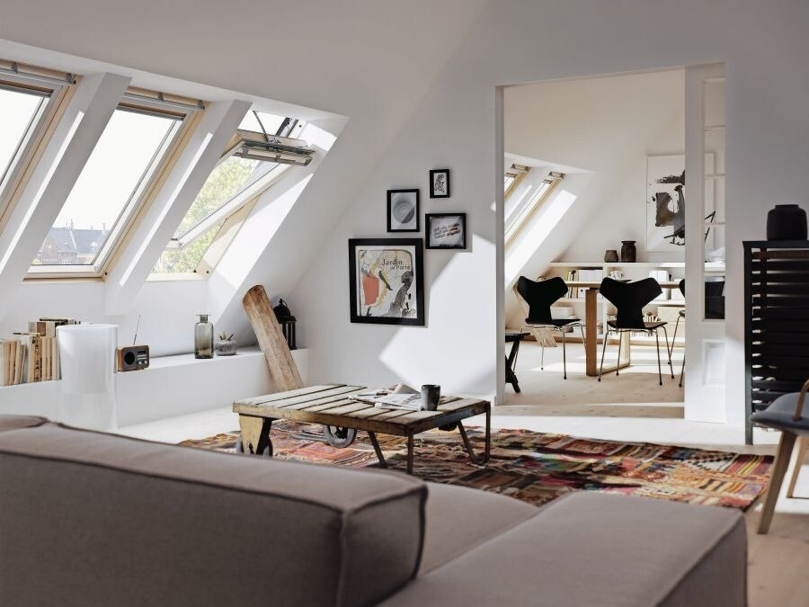 Die europäische Tageslichtnorm (ÖNorm EN 17037) gibt bereits seit 2019 vor, wie die Belichtung im Wohnraum aussehen sollte.