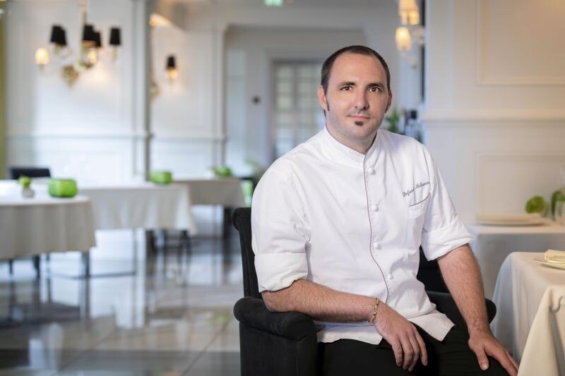 Stefanos Melianos, Executive Chef Palais Hansen Kempinski: „Unser Event-Team versucht hier, die Kunden dahingehend zu beraten, ihren Gästen keine Buffets, sondern gesetzte Menüs anzubieten."
