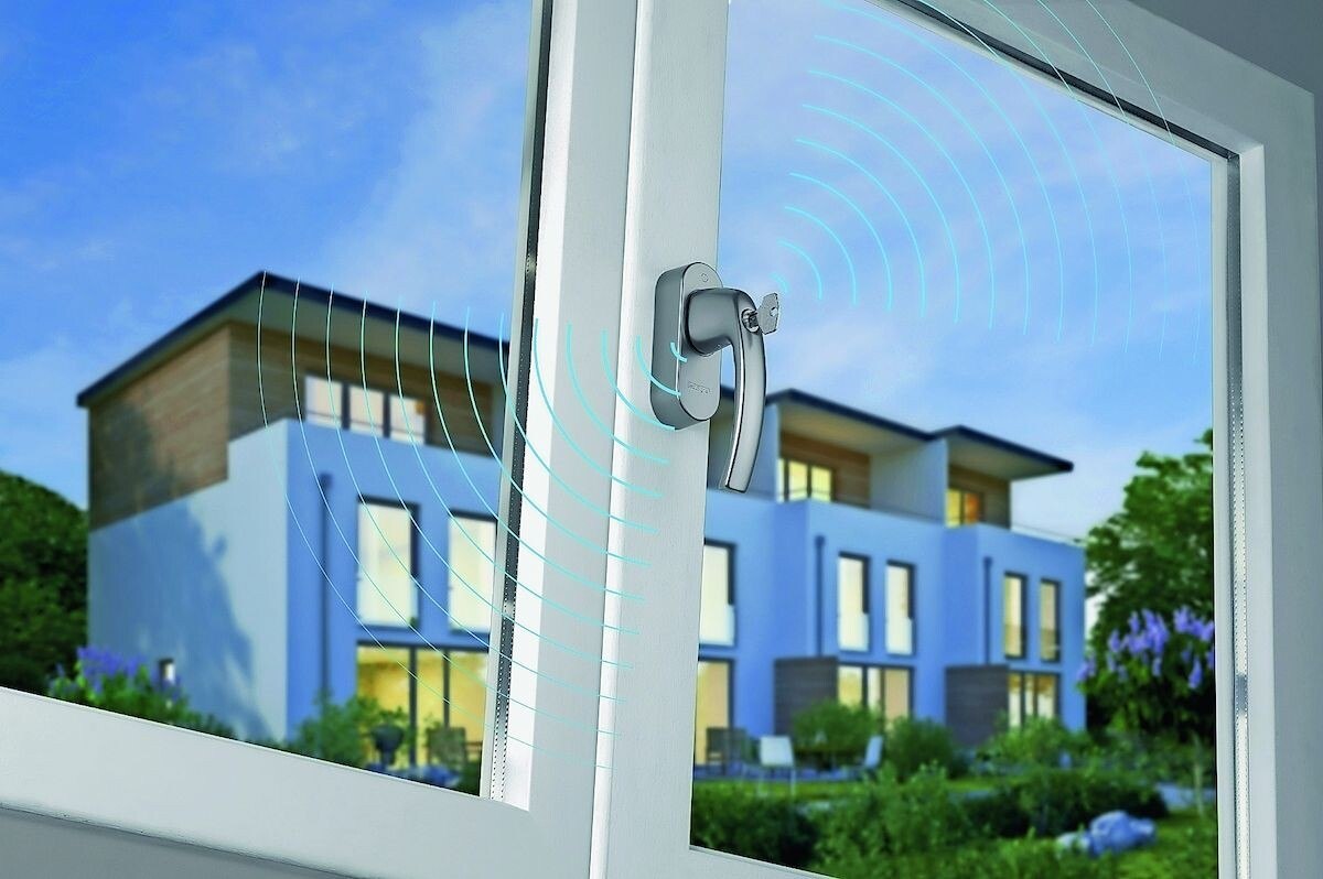 Per Funk kann der Fenster-Griff batterielos ein Signal an Smart-Home-Systeme senden. 