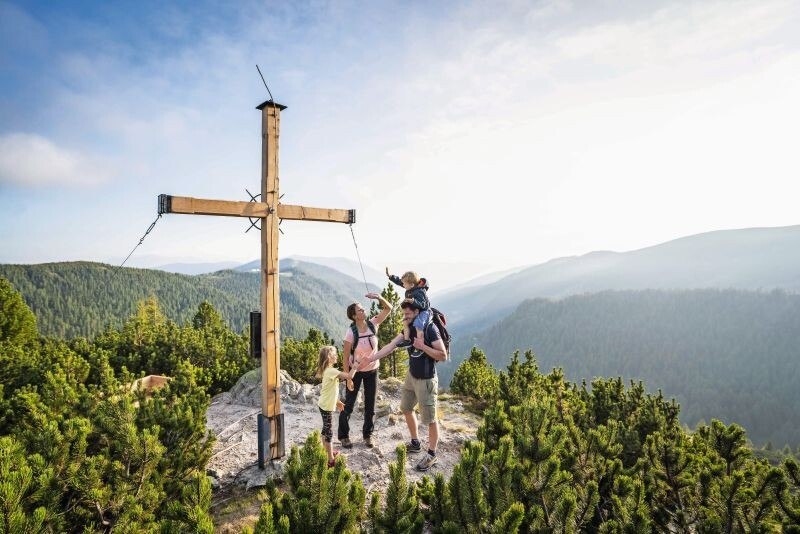 © Gert Perauer Der Trend zum Wandern geht in die Masse, neuerdings flanieren Urlauber auch gerne in den Berne.