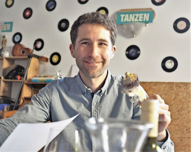 Nachwachsender „Schrauber“ statt Aluminium: Stephan Mehofer zeigt es vor, ...