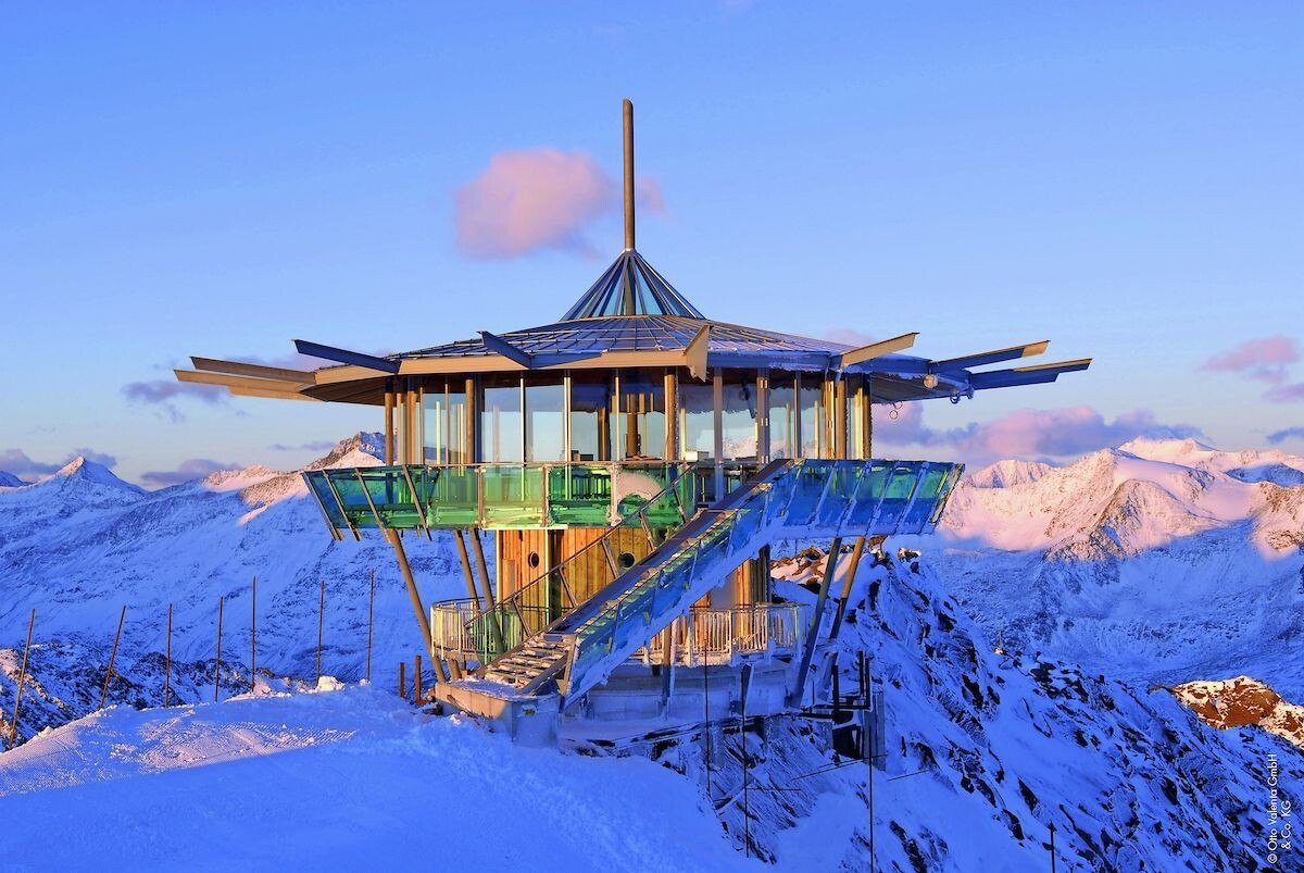 Auch in der hochalpinen Panoramabar Top Mountain Star kommt feuerverzinkter Stahl zum Einsatz.