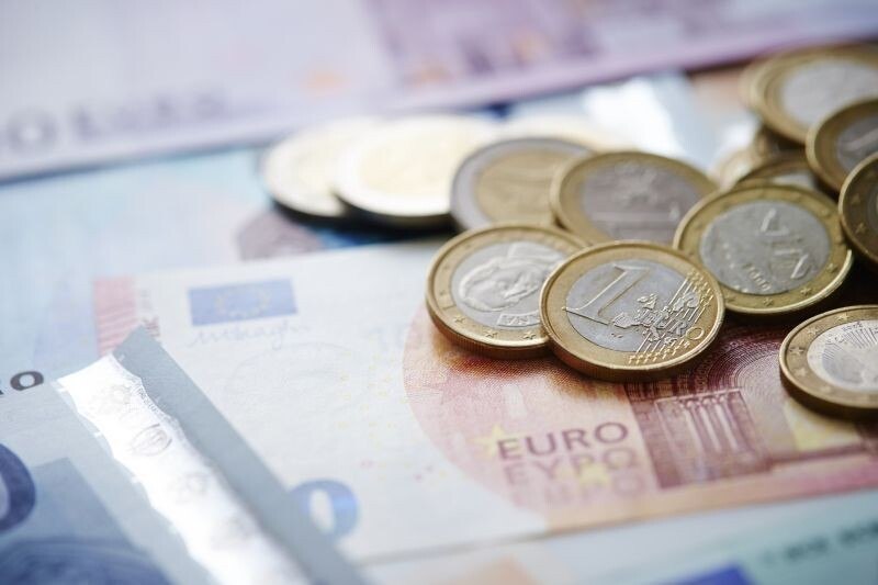 © ma-no / Getty Images Geld ist rund, es muss rollen. Im Vorjahr ist es nur leider nicht in Richtung Gastronomie gerollt.