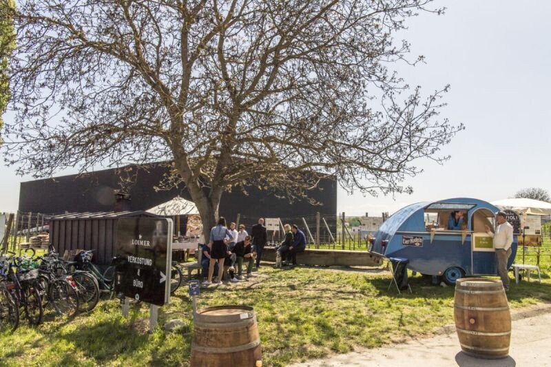 © Robert Herbst Entspannt bei Winzerinnen und Winzern verkosten: Das ist der Spirit der Erste Lagen-Tour de Vin.