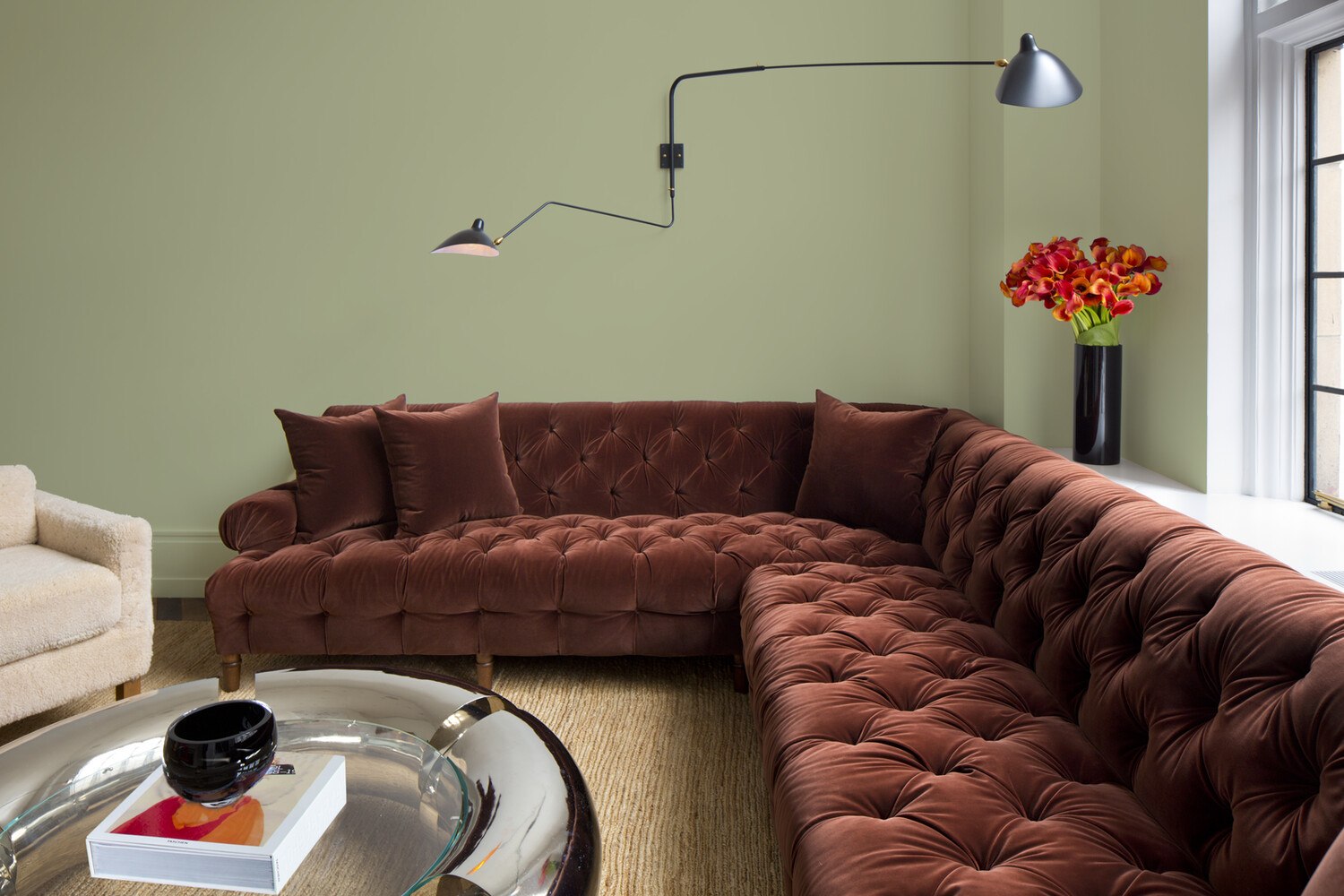Im Mittelpunkt der Voice of Colour Trendfarben 2022 steht "Olive Sprig".