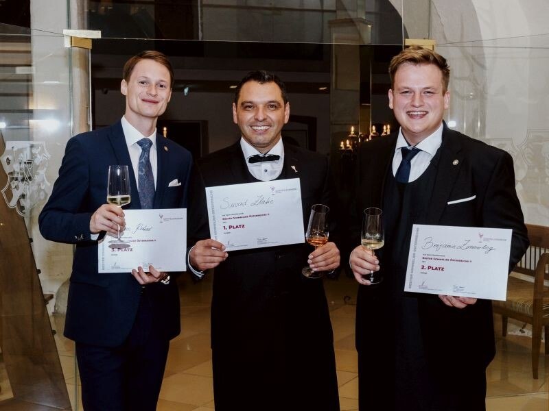 Suvad Zlatic (Mitte) im Kreise der anderen Finalisten Benjamin Zimmerling und Stefan Klettner. Suvad fährt damit zur Weinsommelier-Weltmeisterschaft 2022 nach Frankreich.