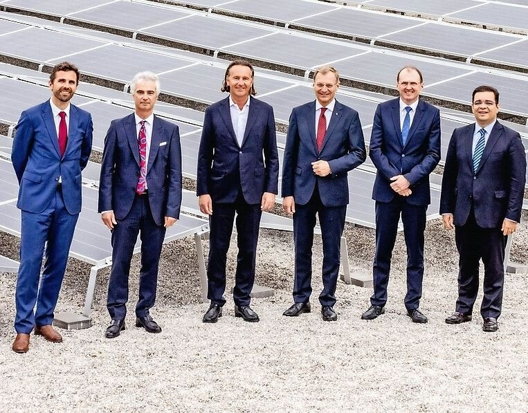 Präsentation der größten Aufdach-PV-Anlage Österreichs bei AMAG in Ranshofen