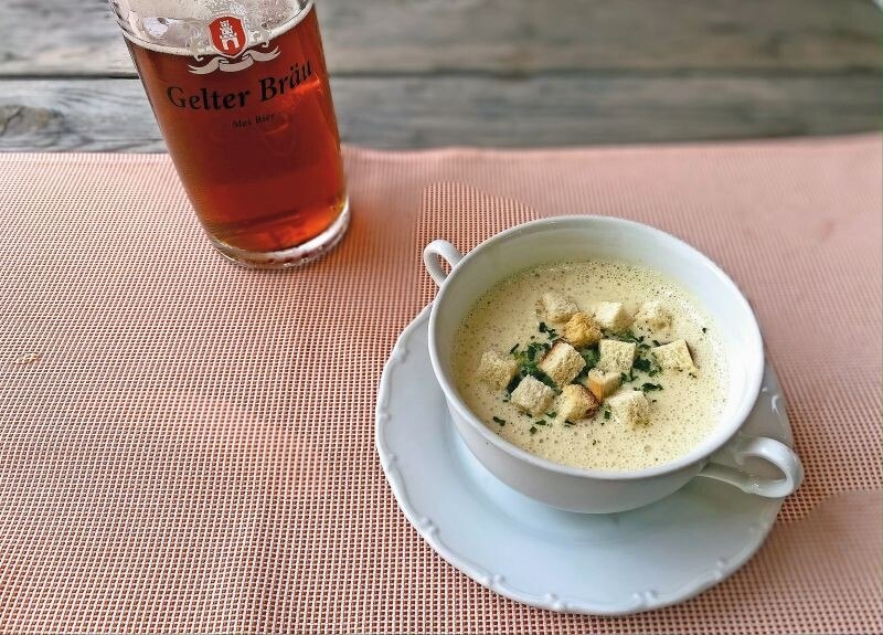 Knoblauchschaumsuppe & Gelter-Bier.