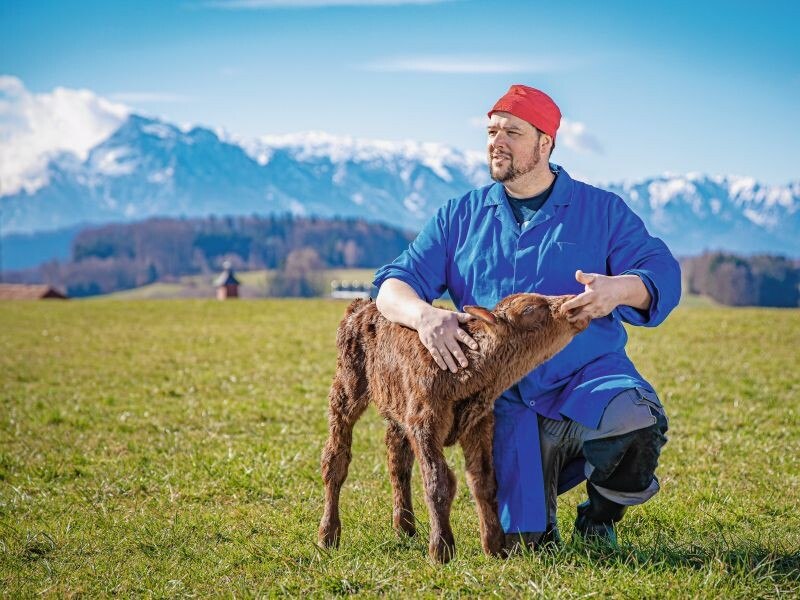 Als Petutschnig Hons sorgt der Haupterwerbsbauer und Nebenerwebskabarettist für Lacher. Im ÖGZ-Interview wurde er zwischendurch auch mal ernst.