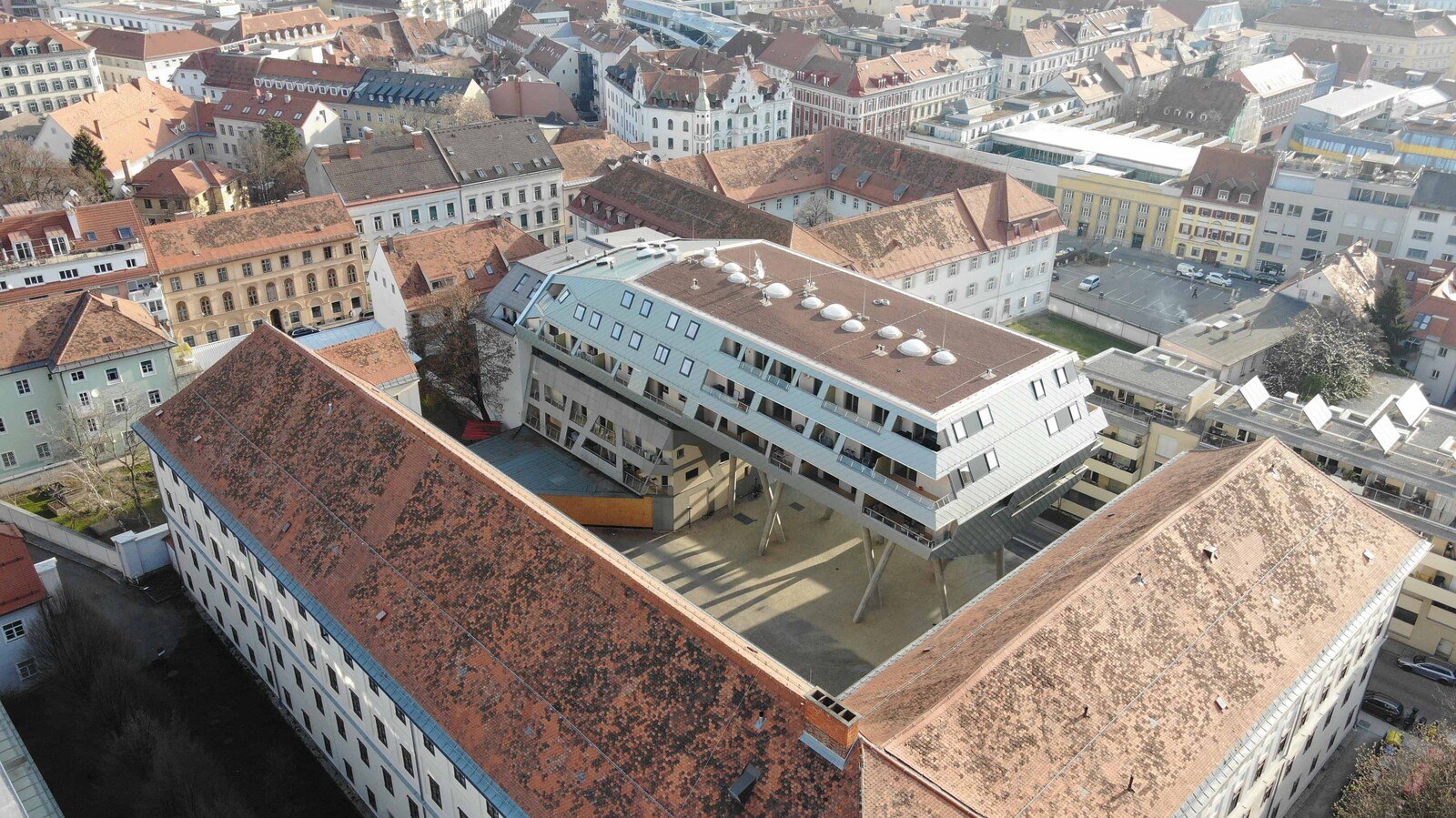 Für die Fassadengestaltung der modernen Wohnanlage G14 in der Grazer Grenadiergasse errang Spitzer Dach den dritten Platz in der Kategorie Fassade.