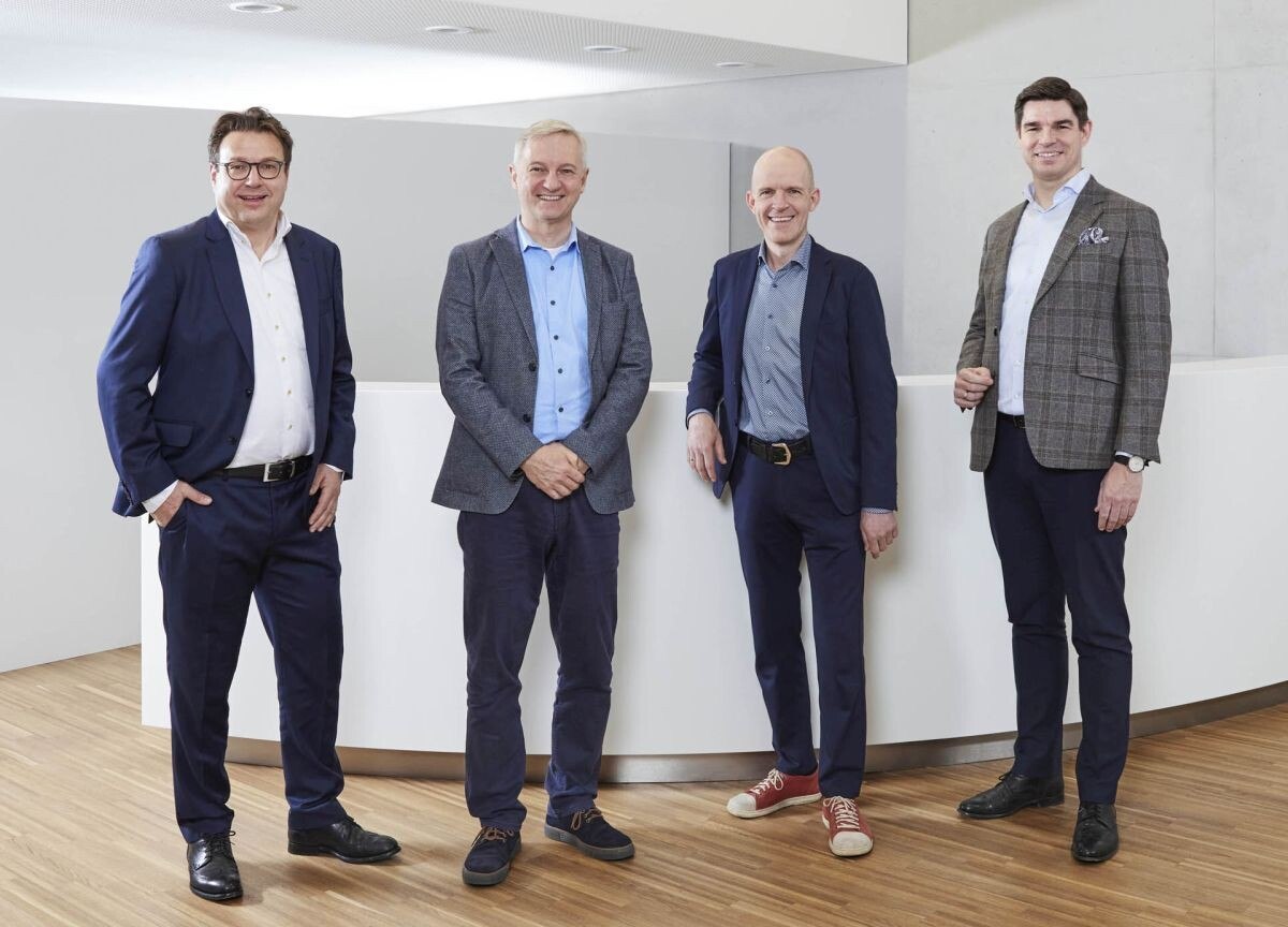 Gruppenbild mit 4 Herren: Der Vorstand der Schöck AG und Robotic Eyes GmbH zusammen mit den Geschäftsführern der Beamionic Gmbh.