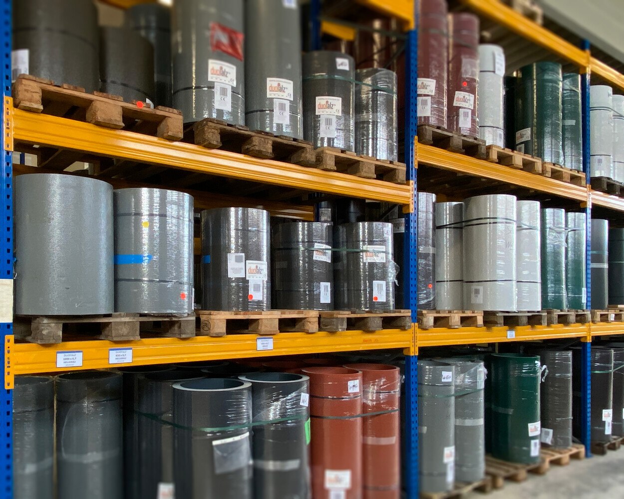 © Filli Stahl Dachprofi Rund 4.000 Palettenstellplätze im neuen Zentrallager von Filli Stahl Dachprofi in Poggersdorf bieten ausreichend Platz für die breite Produktrange.