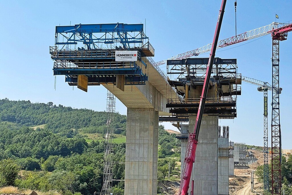 Die 651 Meter langen Brücke von Sibiu nach Piteşti.