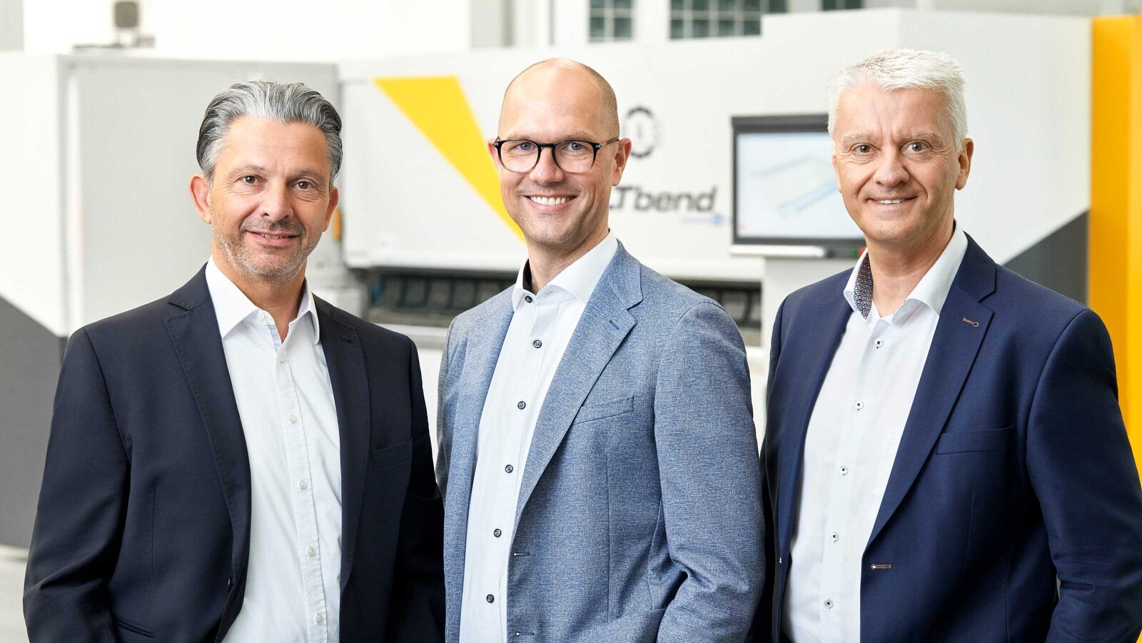 © RAS Reinhardt Maschinenbau GmbH Die neue RAS Reinhardt Maschinenbau Geschäftsführung (v. l.): Rainer Stahl, Matthias Huber, Willy Stahl.
