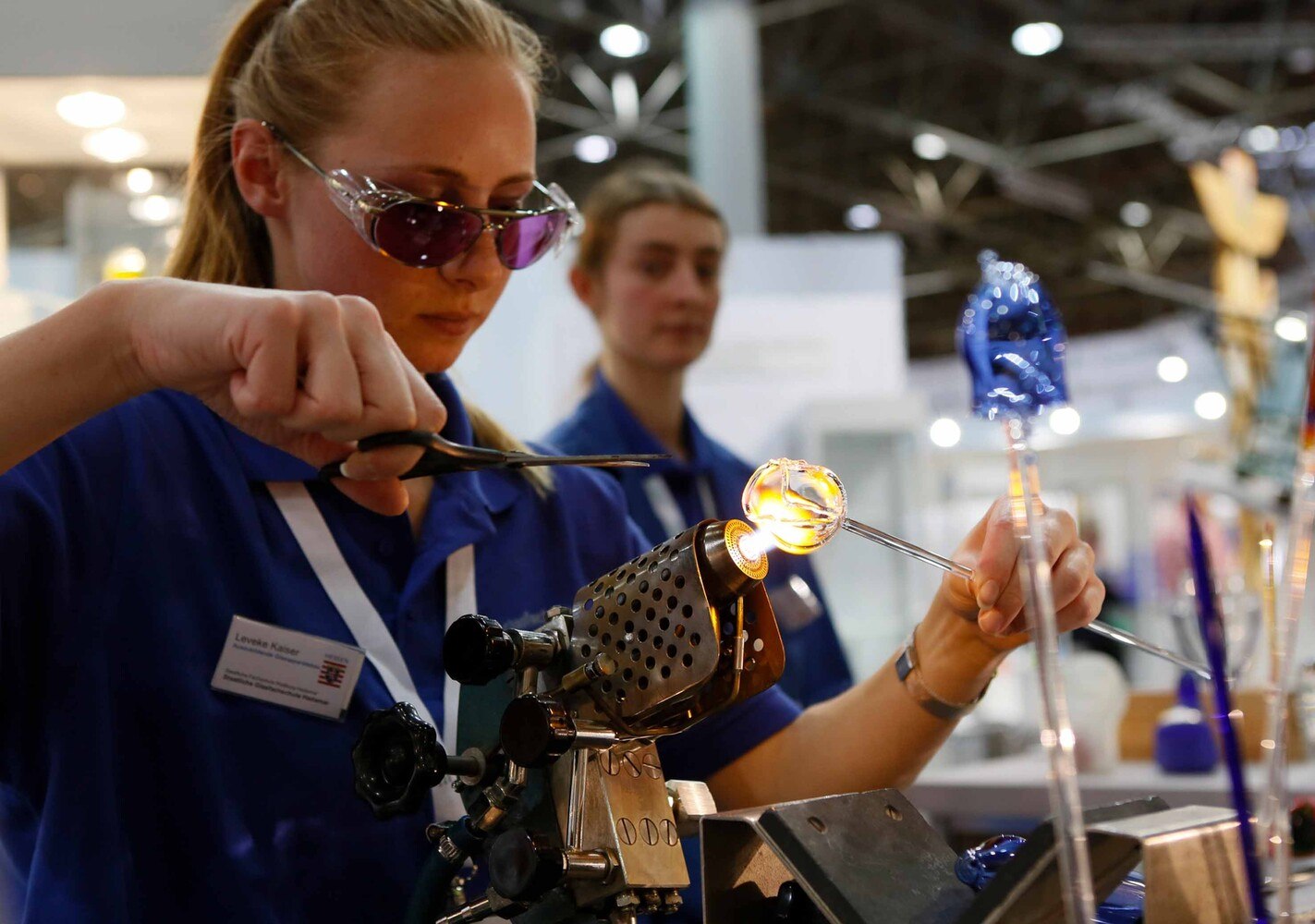 Die Sonderfläche Handwerk LIVE zeigt Neuheiten für das Glas verarbeitende Handwerk in der praktischen Anwendung.