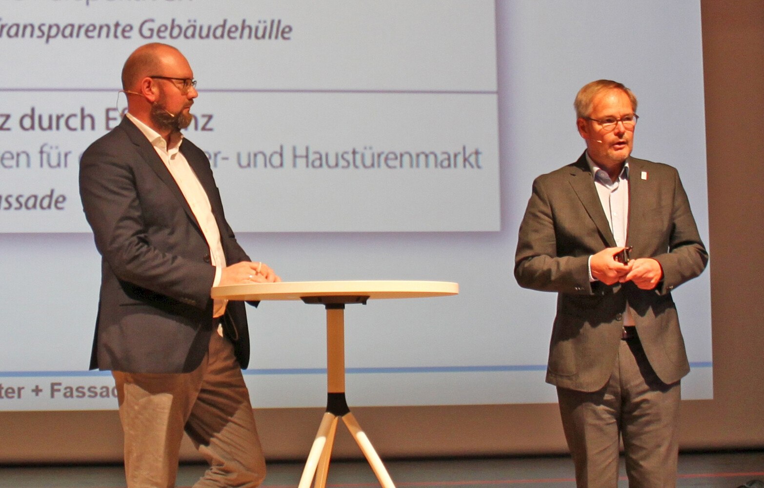 © ift Rosenheim Thomas Drinkuth (RTG) und Frank Lange (VFF) prognostizieren auf den Rosenheimer Fenstertagen die politischen Maßnahmen für 2023.