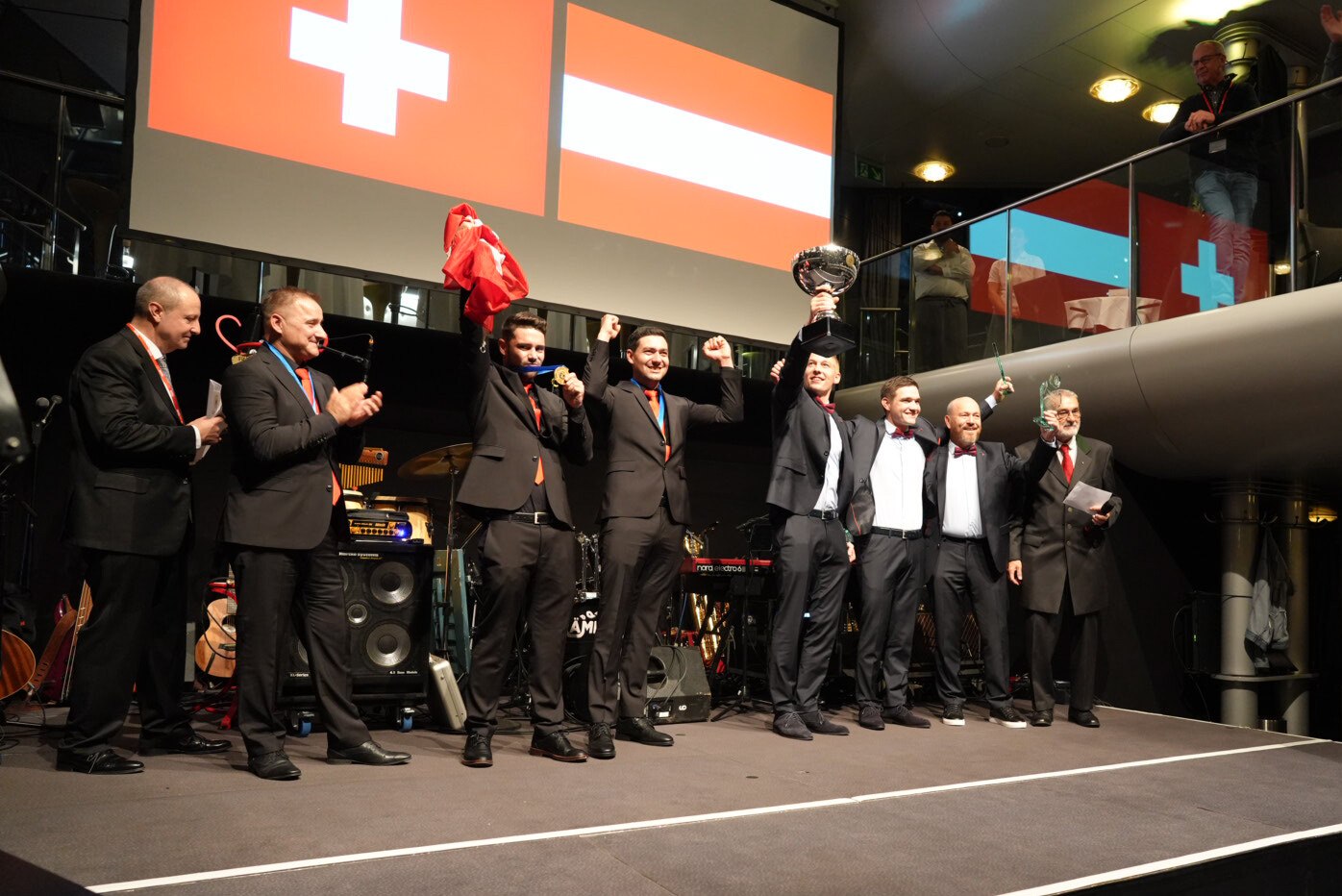 © IFD Großer Jubel: Österreich ist ex aequo mit der Schweiz Weltmeister in der Abdichtung.