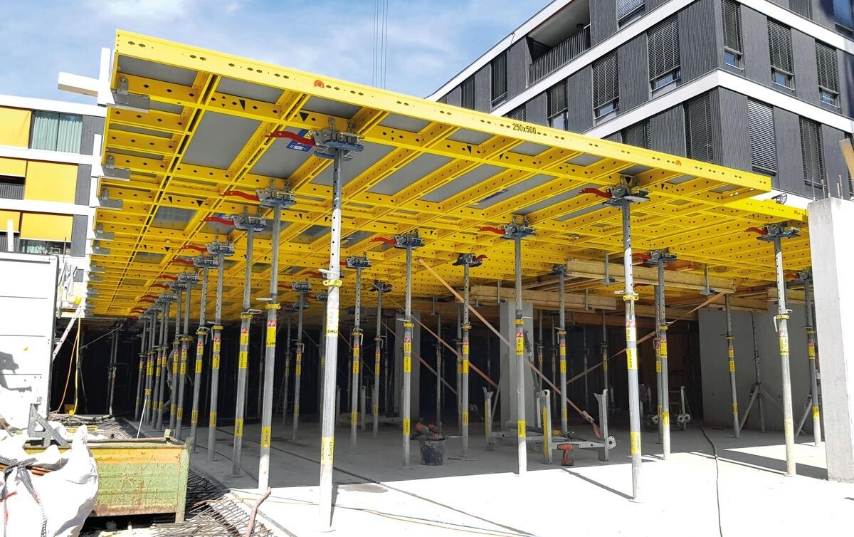 © Doka Doka launcht mit dem DokaXdek eine neue Systemfamilie für Deckenschalungen.
