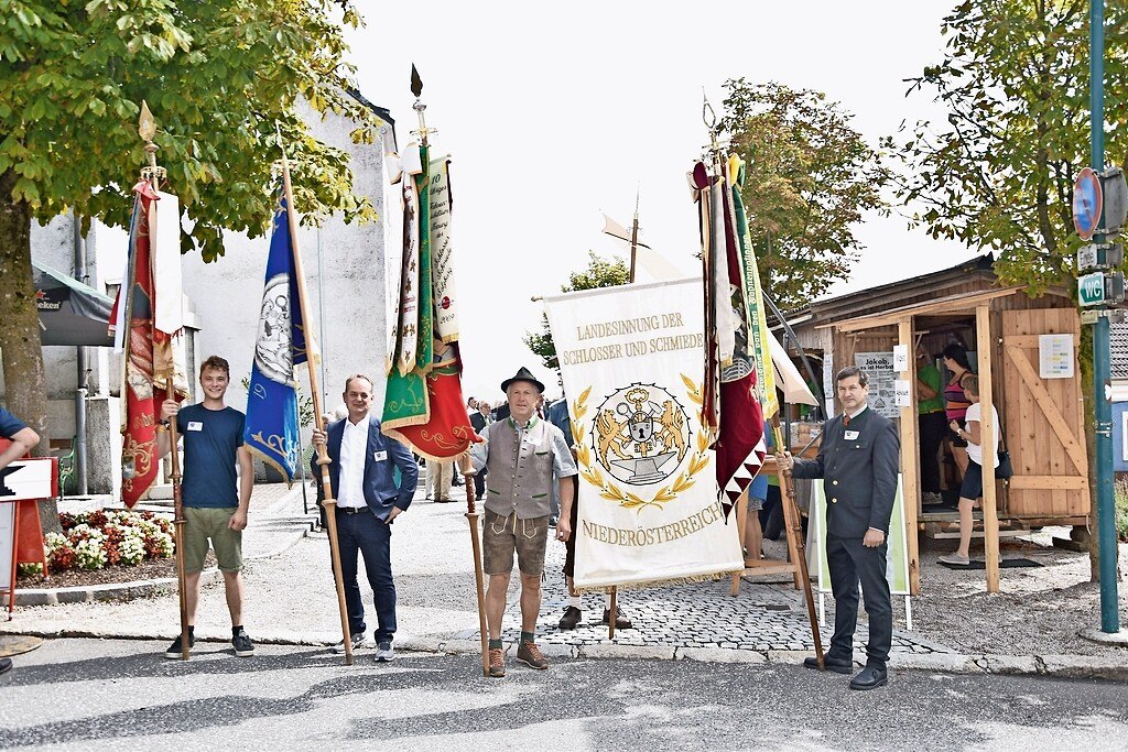 Beim diesjährigen Schmiedetreffen Neustadtl an der Donau wurde den Besucher*innen ein vielfältiges Programm sowie interessante Einblicke in das traditionelle Schmiedehandwerk gewährt.