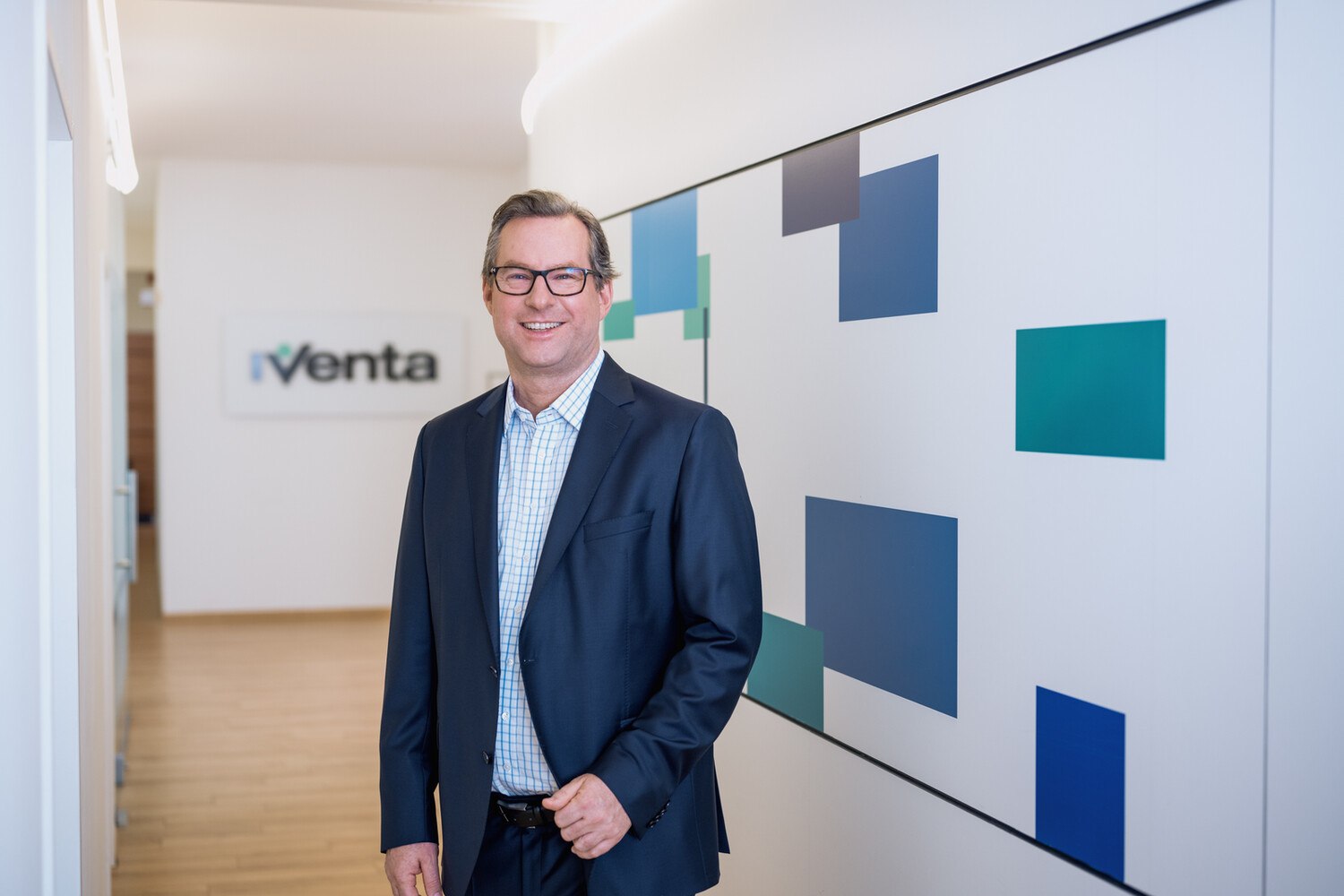 © Matthias Dorninger
Martin Mayer, Managing-Partner der Iventa-Gruppe, steht der 4-Tage-Woche skeptisch gegenüber.
Martin Mayer, Managing-Partner der Iventa-Gruppe, steht der 4-Tage-Woche skeptisch gegenüber.
