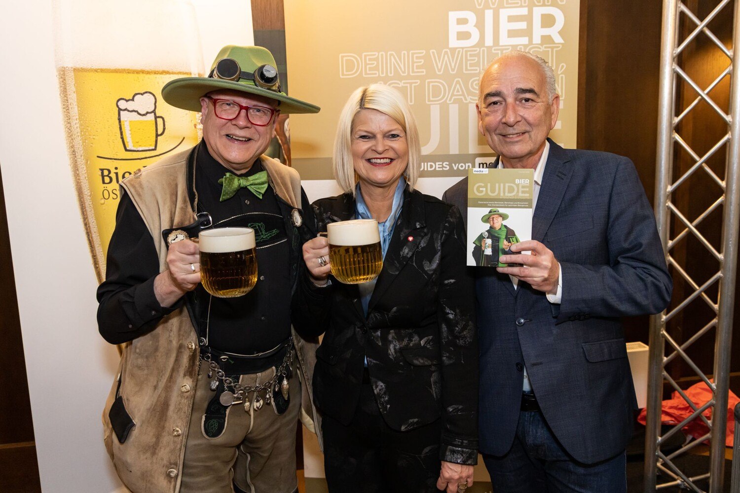 Klaudia Tanner (Bundesministerin für Landesverteidigung), Conrad Seidl (Bierpapst),Germanos Athanasiadis (Herausgeber/Verleger medianet)